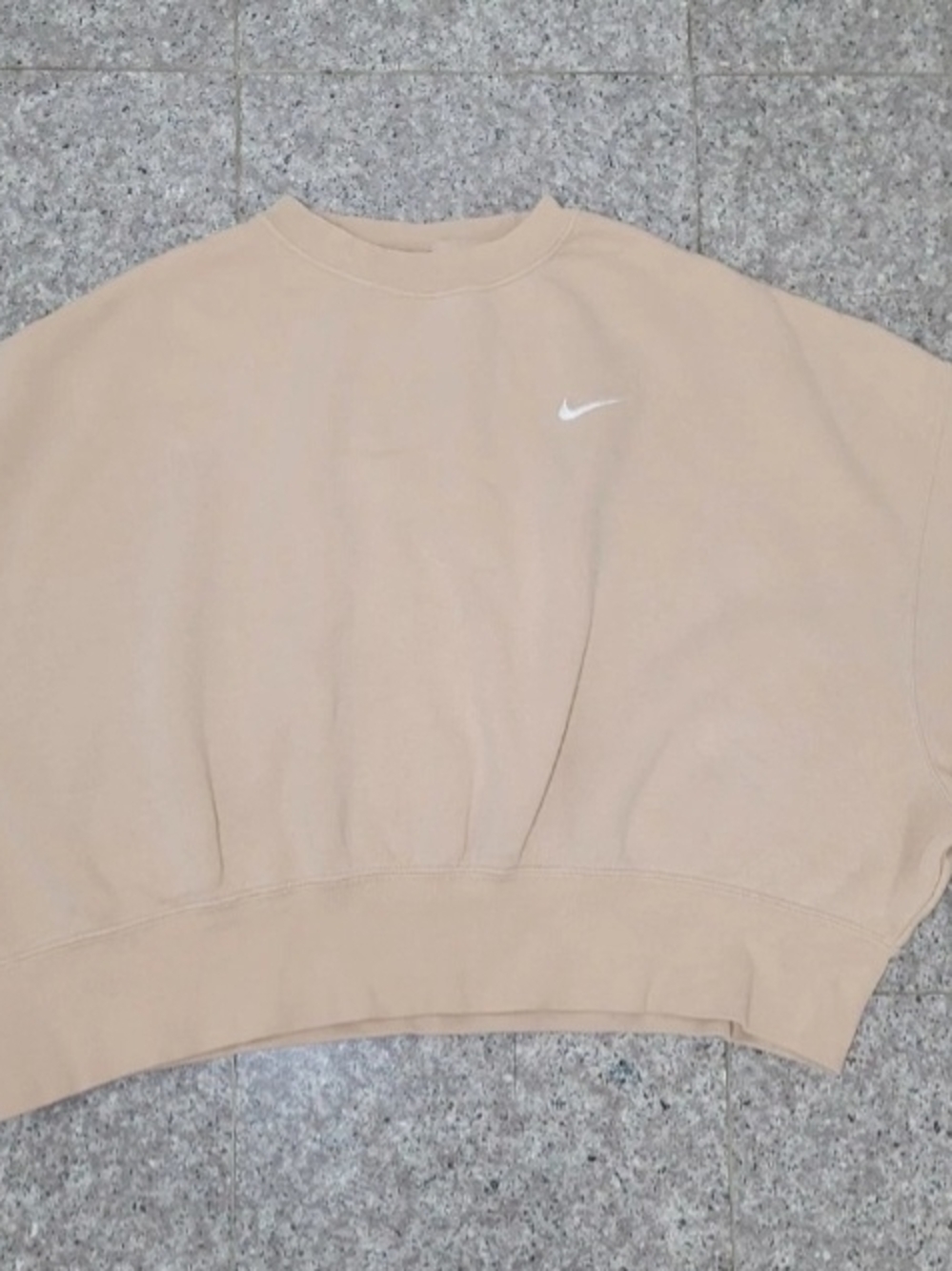 Nike Women’s Cropped Crewneck Sweatshirt in Beige Size Medium